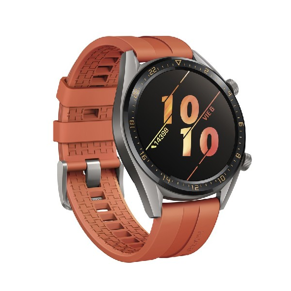 Reloj inteligente con pantalla redonda negra, correa naranja y caja plateada.