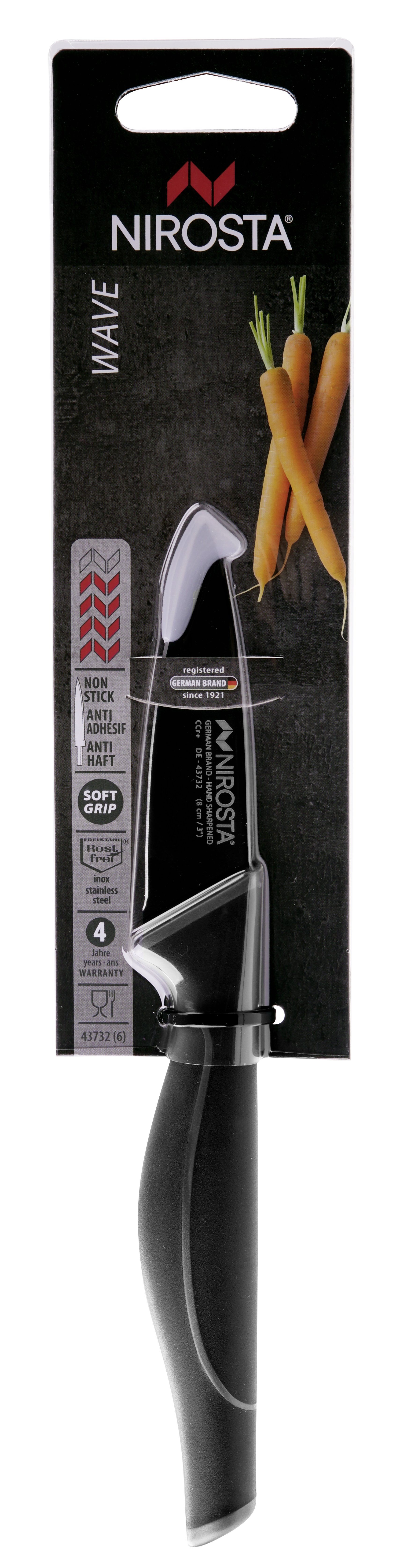 Schwarzes Nirosta Wave Messer mit Karotte, auf weißem Hintergrund.