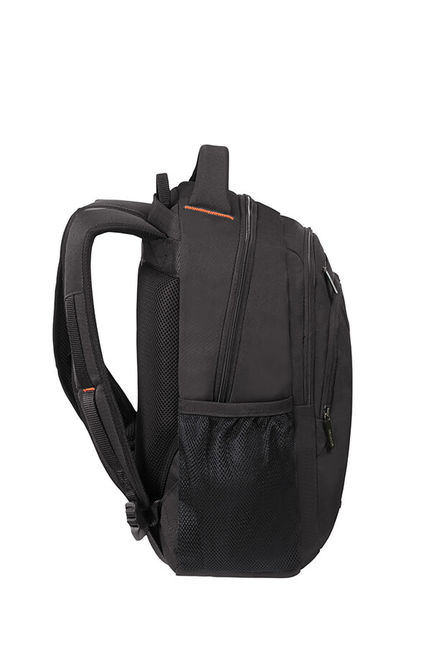 Fekete Samsonite hátizsák, oldalsó nézet, hálós zsebbel és narancssárga díszítéssel.