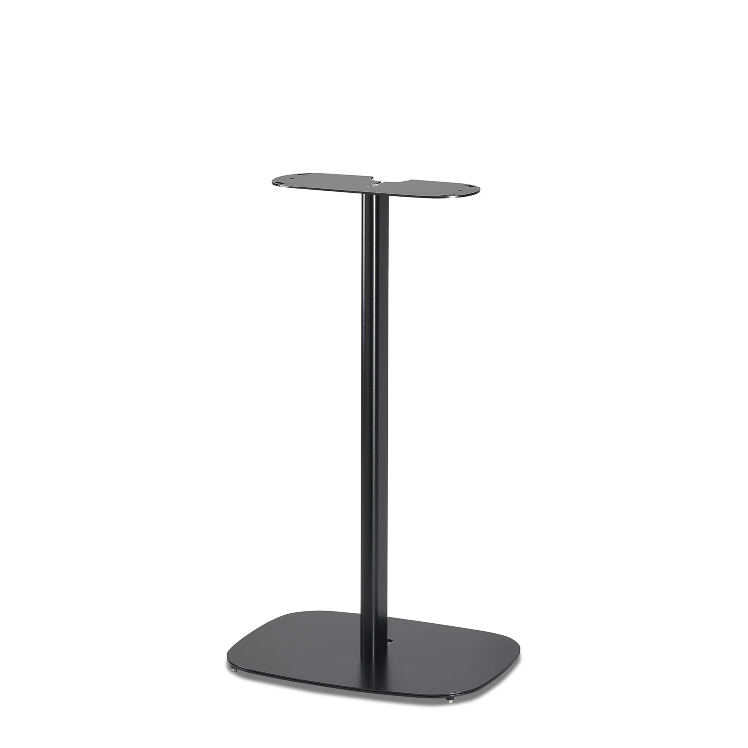 Een zwarte standaard, met een voet, een paal en een oppervlak om een item vast te houden, op wit.