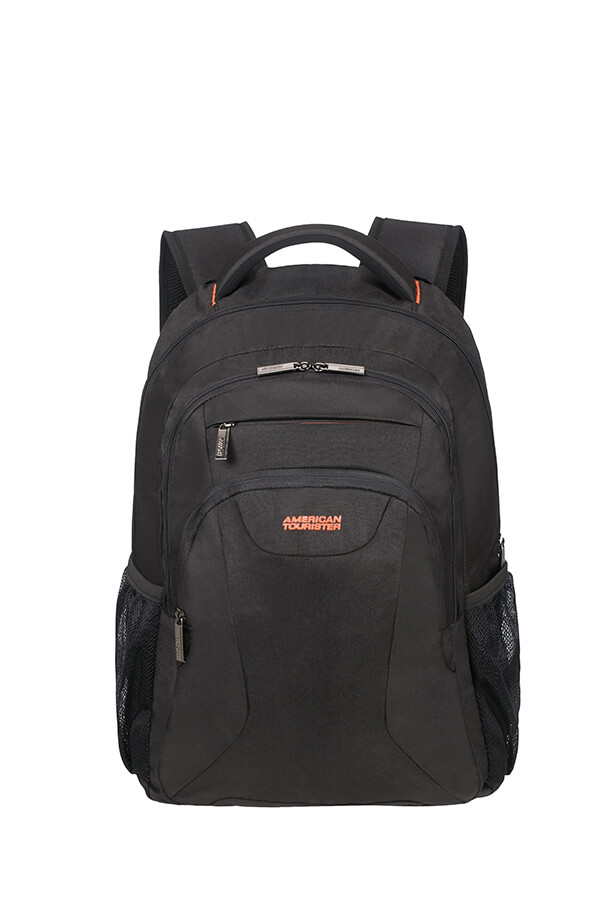 Fekete hátizsák narancssárga 'AMERICAN TOURISTER' felirattal, hálós oldalzsebekkel.