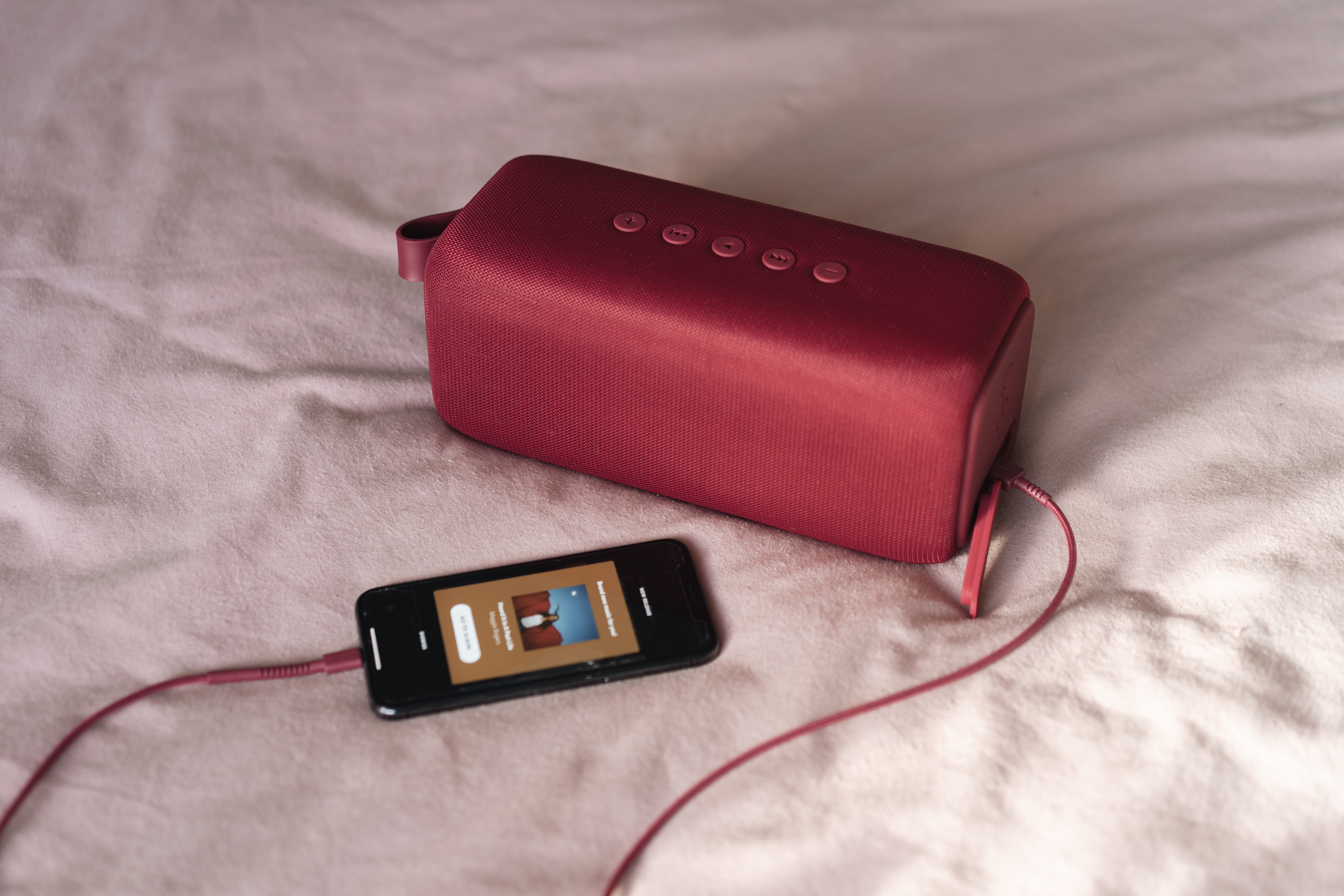 FRESH ‘N REBEL Rockbox Bold L Bluetooth Lautsprecher, Rubinrot, Wasserfest