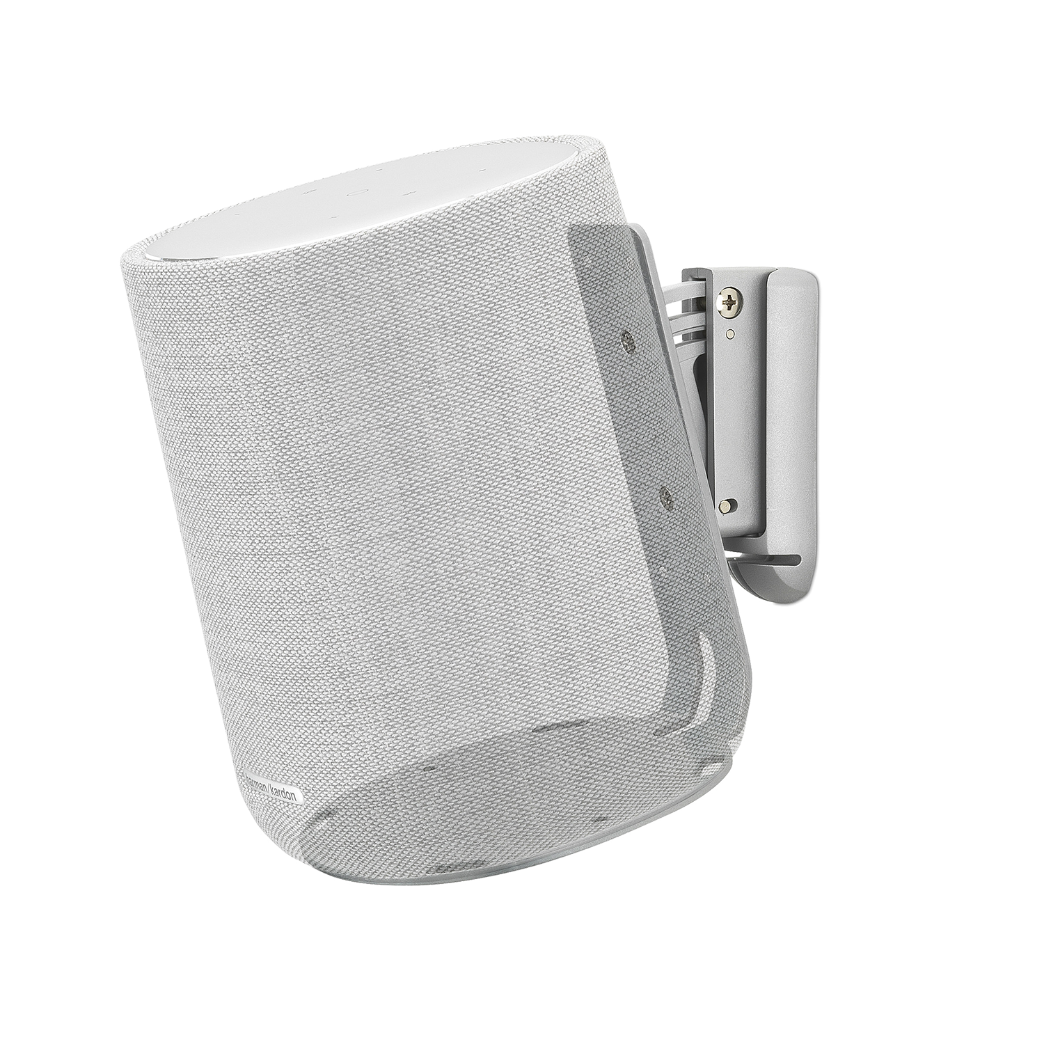Witte luidspreker aan de muur gemonteerd. Het heeft een ronde vorm, met een mesh-hoes. Een zilveren beugel ondersteunt het.