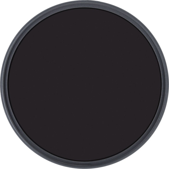 Filtre d'objectif de caméra circulaire noir avec centre sombre.