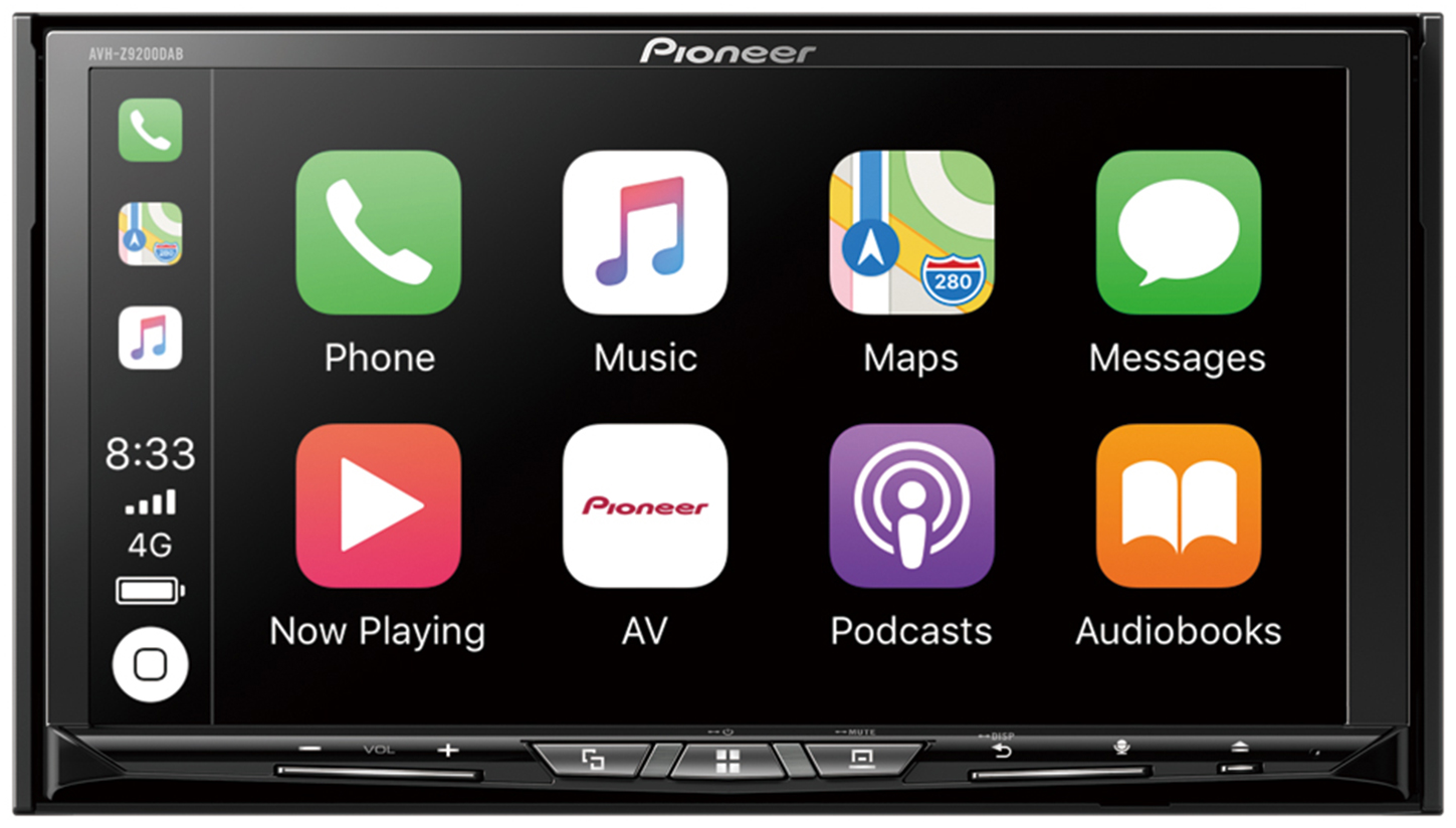 Ein Pioneer-Autoradio-Display zeigt App-Symbole, darunter Telefon, Musik, Karten und Nachrichten.