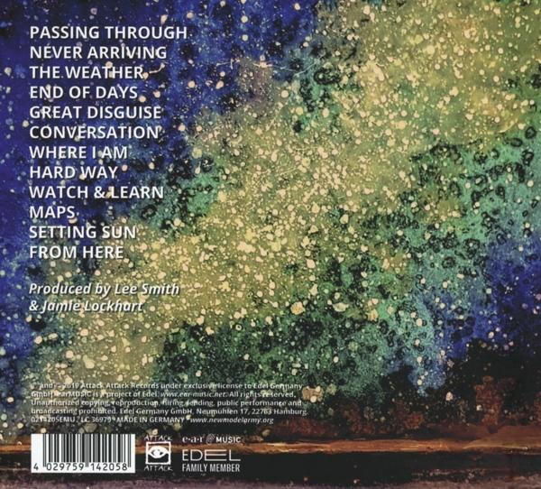 CD-Rückseite mit einer Liste von Songtiteln und Credits. Blauer und weißer Hintergrund.