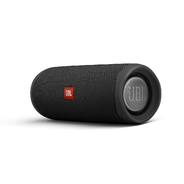 Altavoz JBL cilíndrico negro con logo rojo, sobre fondo blanco.