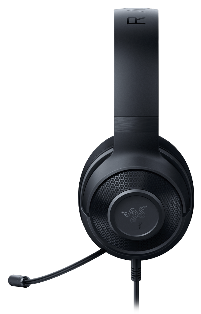Fekete Razer gaming headset. A mikrofon látható. Fekete háttér előtt van.