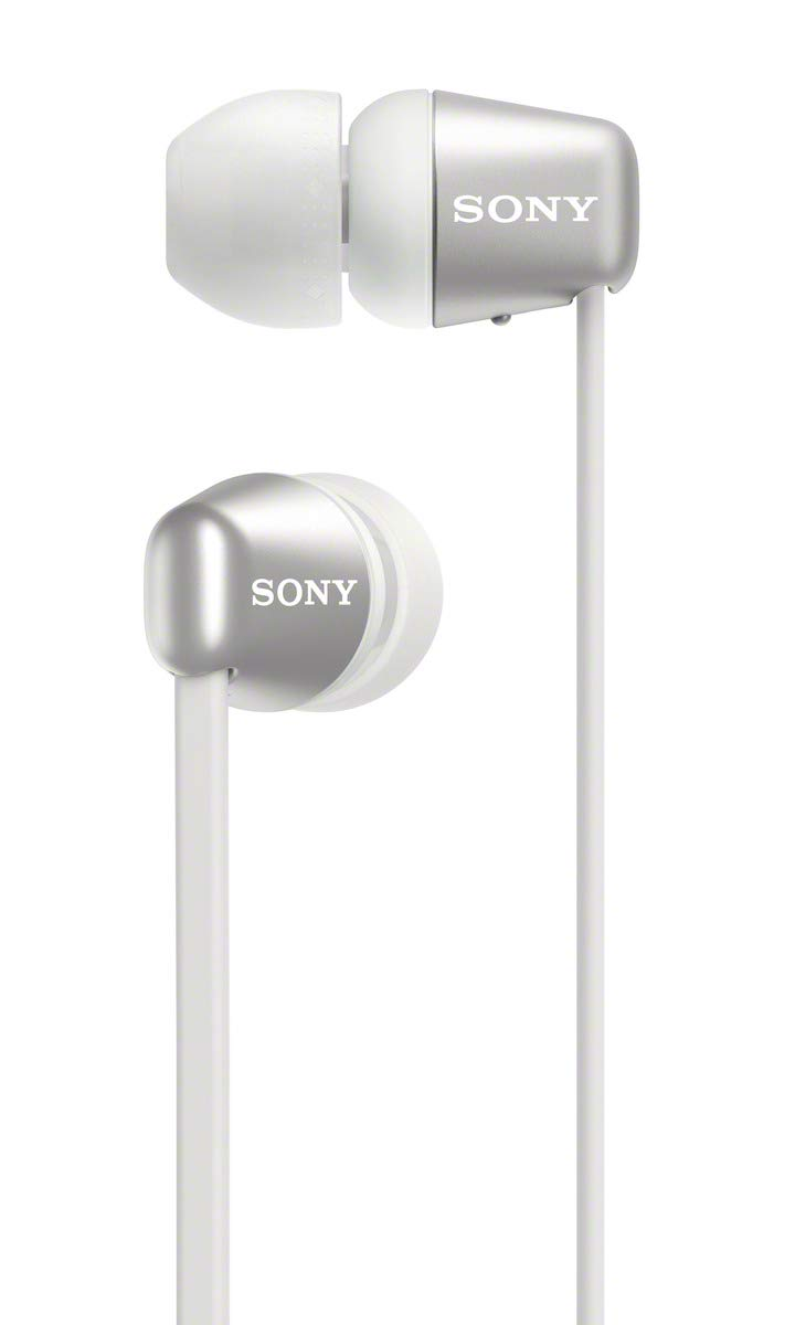 Beyaz kablolu beyaz ve gümüş Sony kulaklıklar.