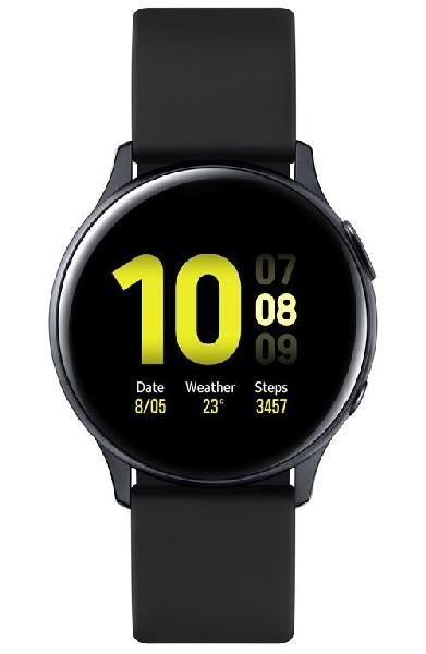 Un reloj inteligente negro muestra la hora, la fecha, el tiempo y los pasos dados, sobre un fondo negro.