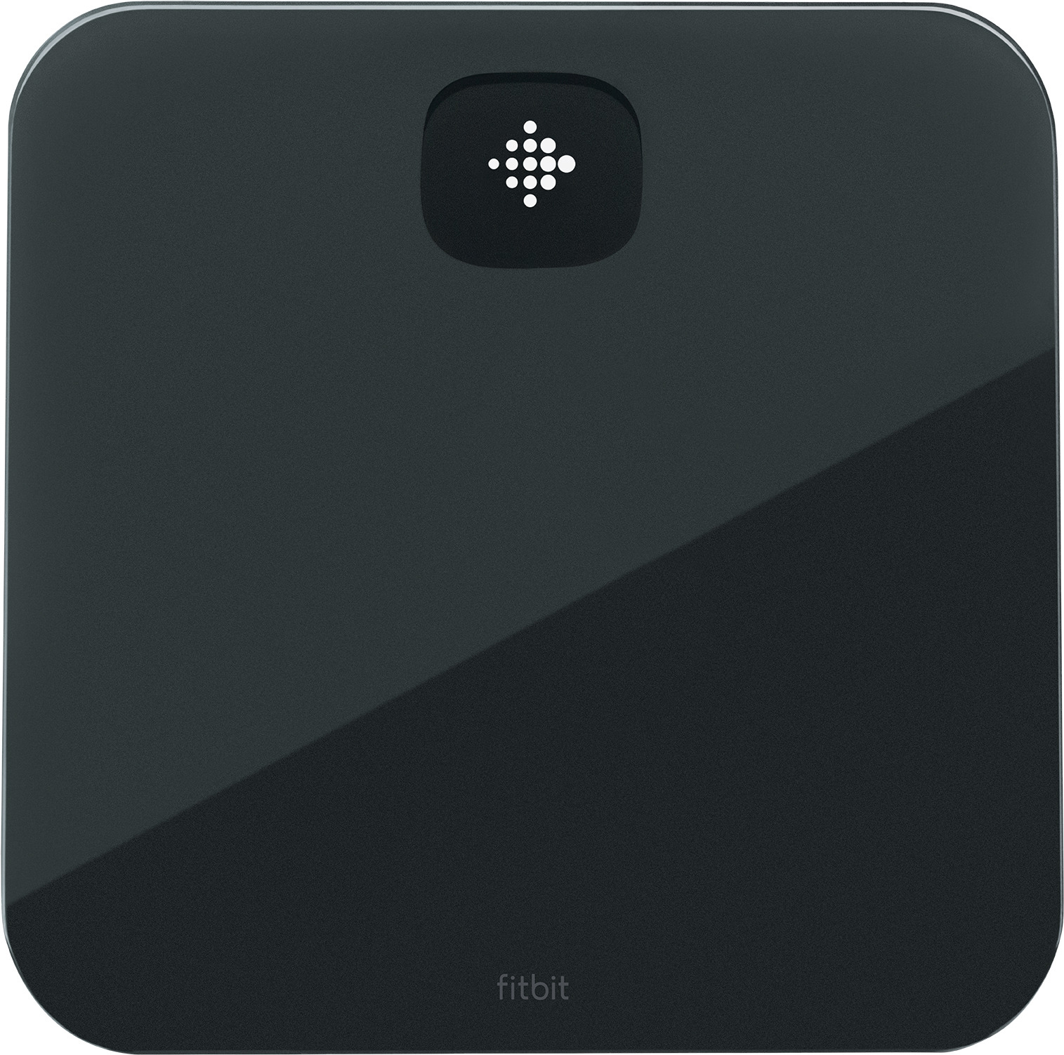 Eine schwarze Fitbit-Waage. Sie hat ein kleines Display und das Fitbit-Logo darauf.