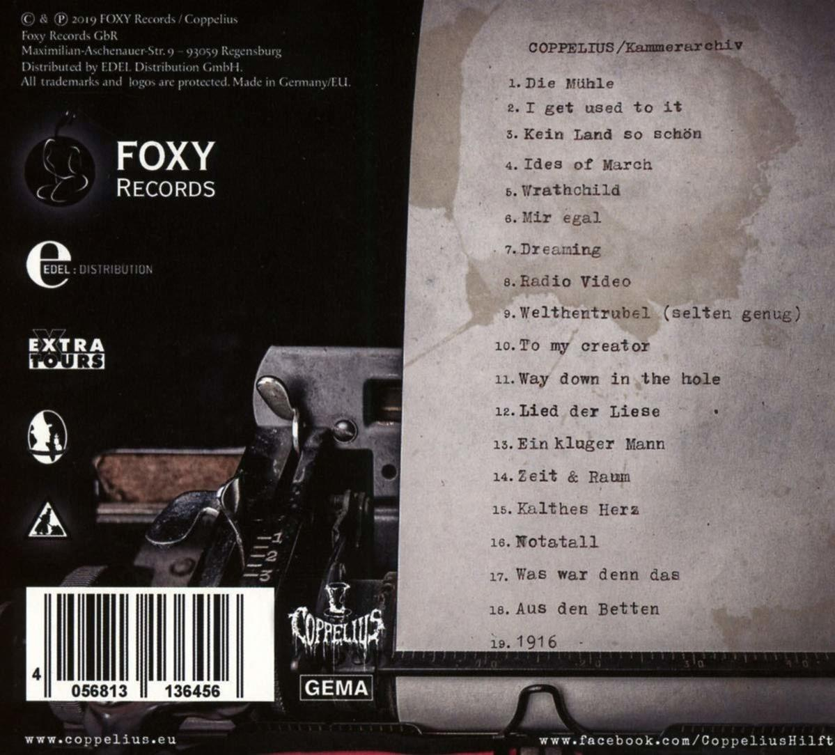 CD-Rückseite mit Songtiteln und einer Schreibmaschine, mit einem Foxy Records Logo.