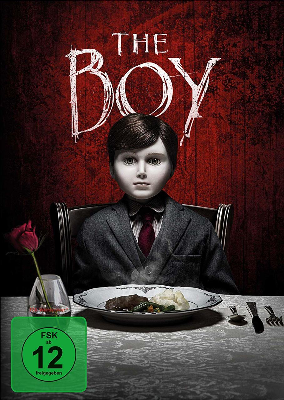 DVD-Cover: Eine Jungenpuppe am Tisch mit Essen, roter Hintergrund.