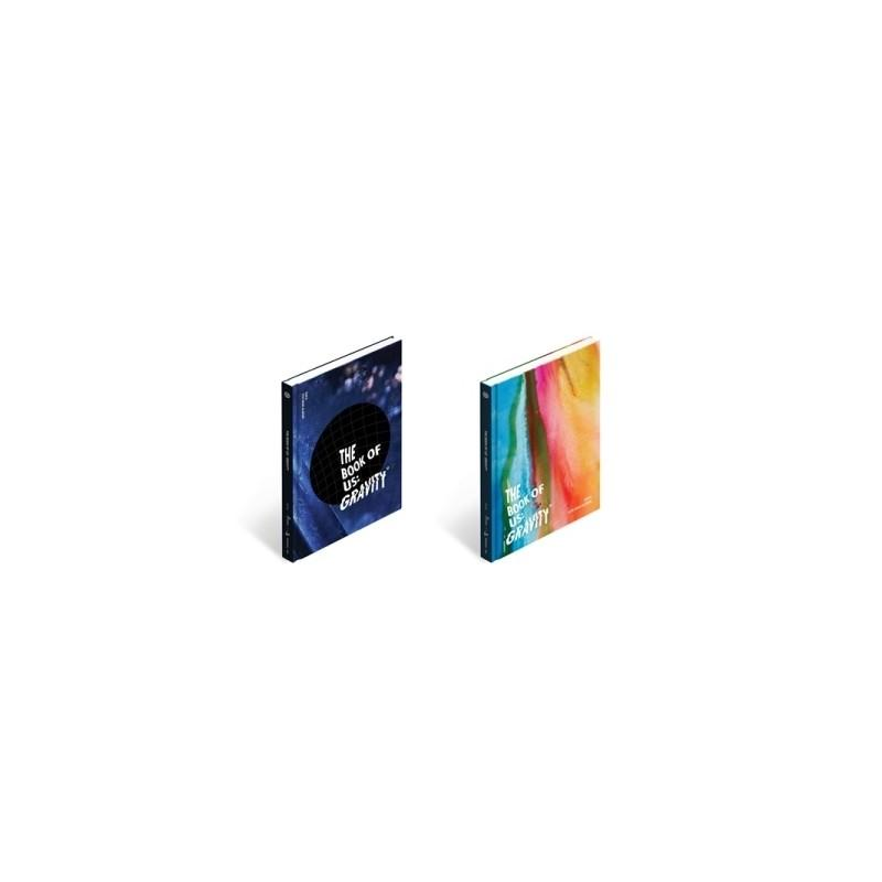 Zwei Bücher mit dem Titel 'The Book of Us: Gravity' auf wei ßem Hintergrund.
