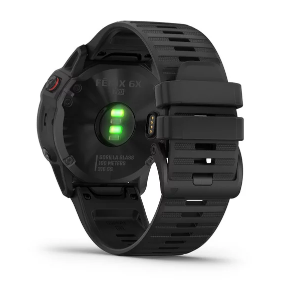 Un reloj Garmin Fenix 6X Pro negro, que muestra su parte posterior con un sensor verde.