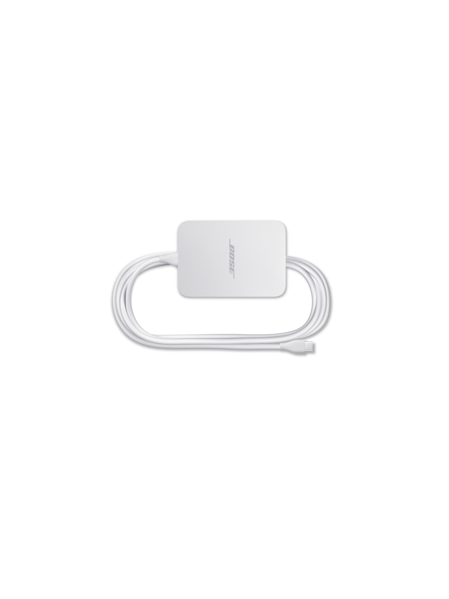 Weißes Bose-Gerät mit einem USB-C-Kabel. Das Gerät hat eine weiße Oberfläche.