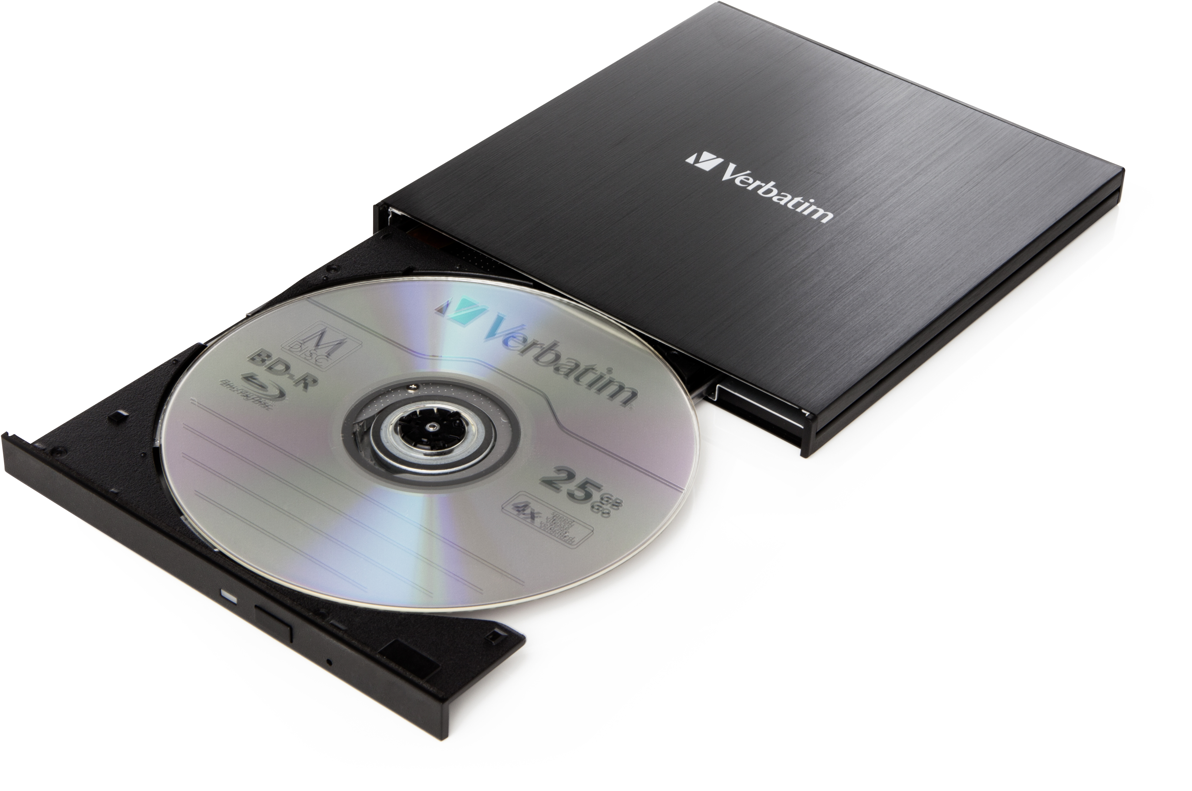 Schwarzes externes Blu-ray-Laufwerk von Verbatim mit einer Disc darin. Weißer Hintergrund.