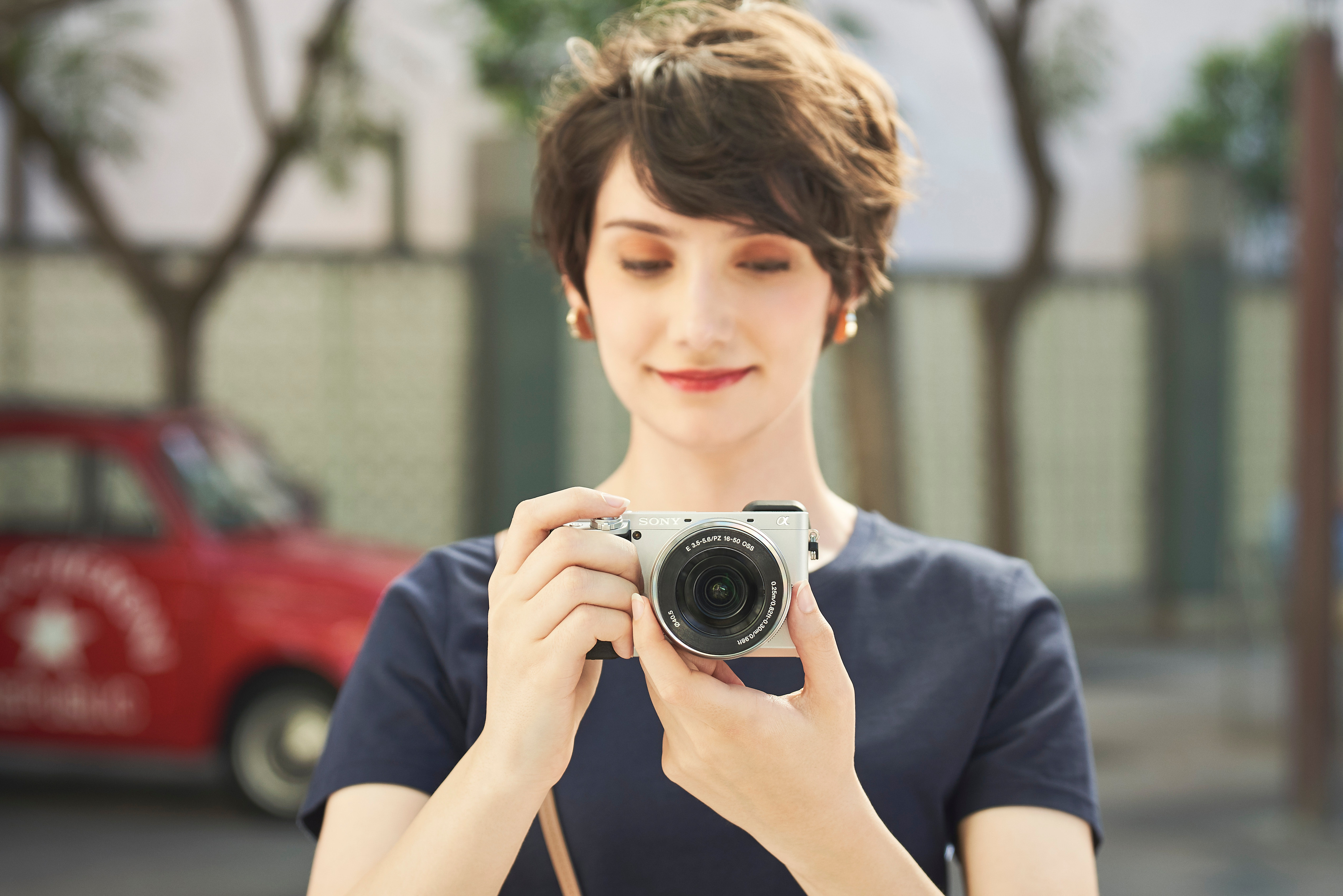 SONY Alpha 6100 Kit (ILCE-6100L) Systemkamera mit Objektiv 16-50 mm, 7,6 cm Display Touchscreen, WLAN