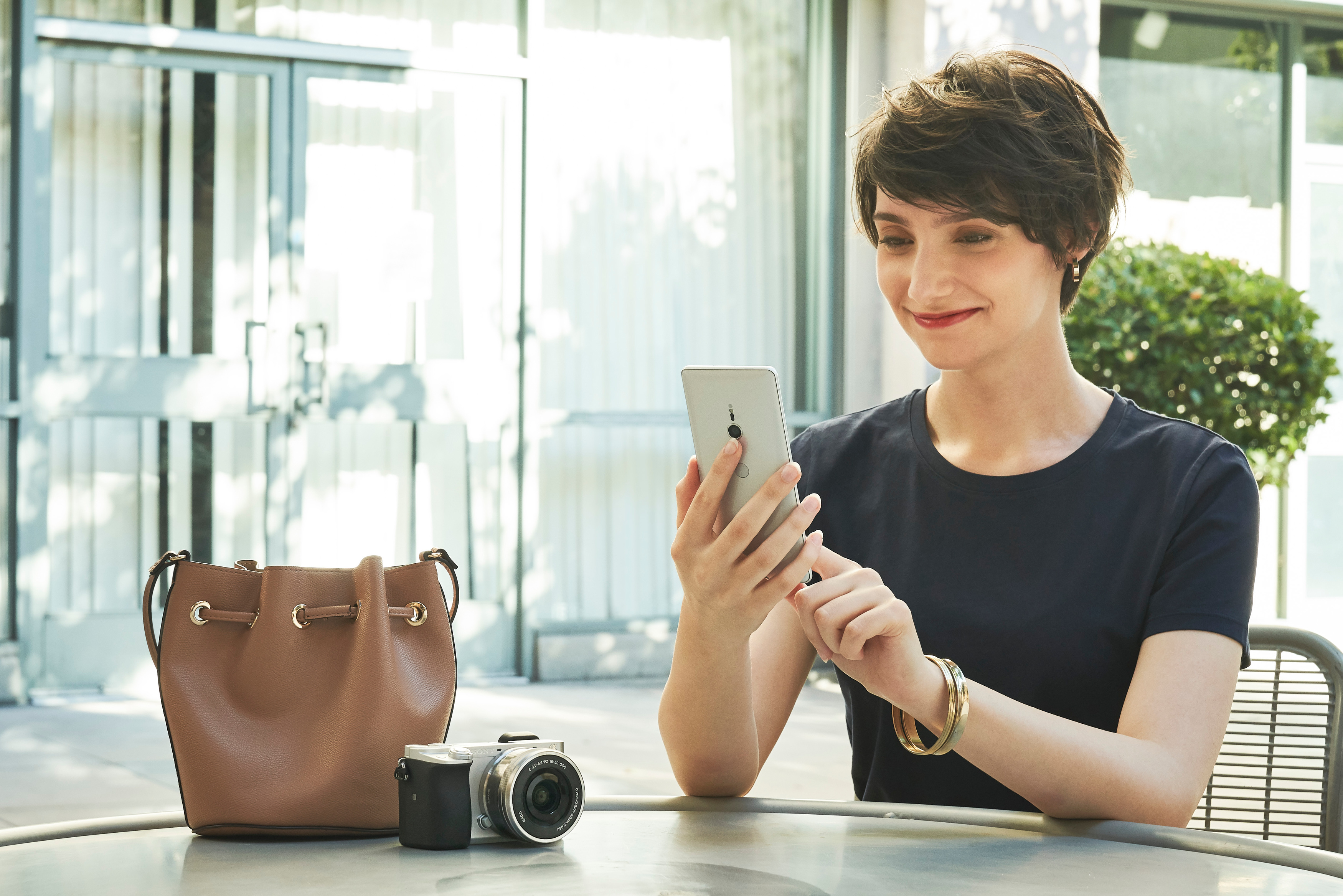 SONY Alpha 6100 Kit (ILCE-6100L) Systemkamera mit Objektiv 16-50 mm, 7,6 cm Display Touchscreen, WLAN