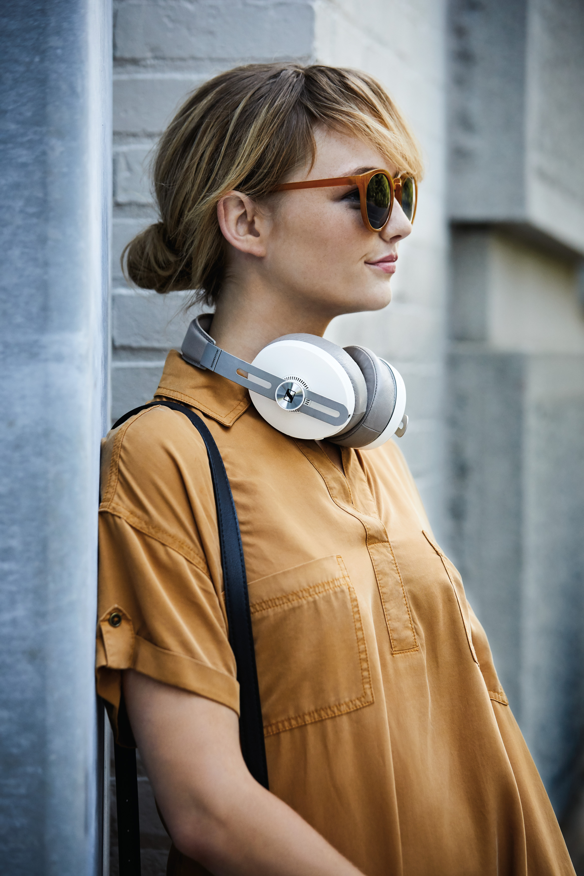 SENNHEISER New MOMENTUM Wireless Noise Cancelling, Over-ear Kopfhörer Bluetooth Sandy White