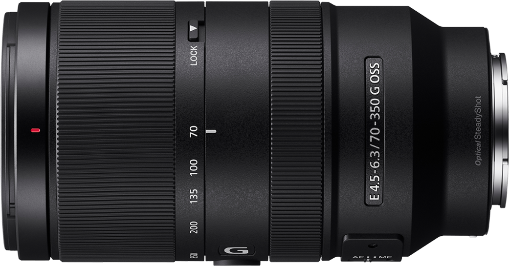 Schwarzes Kameraobjektiv. Es hat mehrere Ringe mit Text, die Zoomstufen von 70 bis 350 mm und andere Details anzeigen.