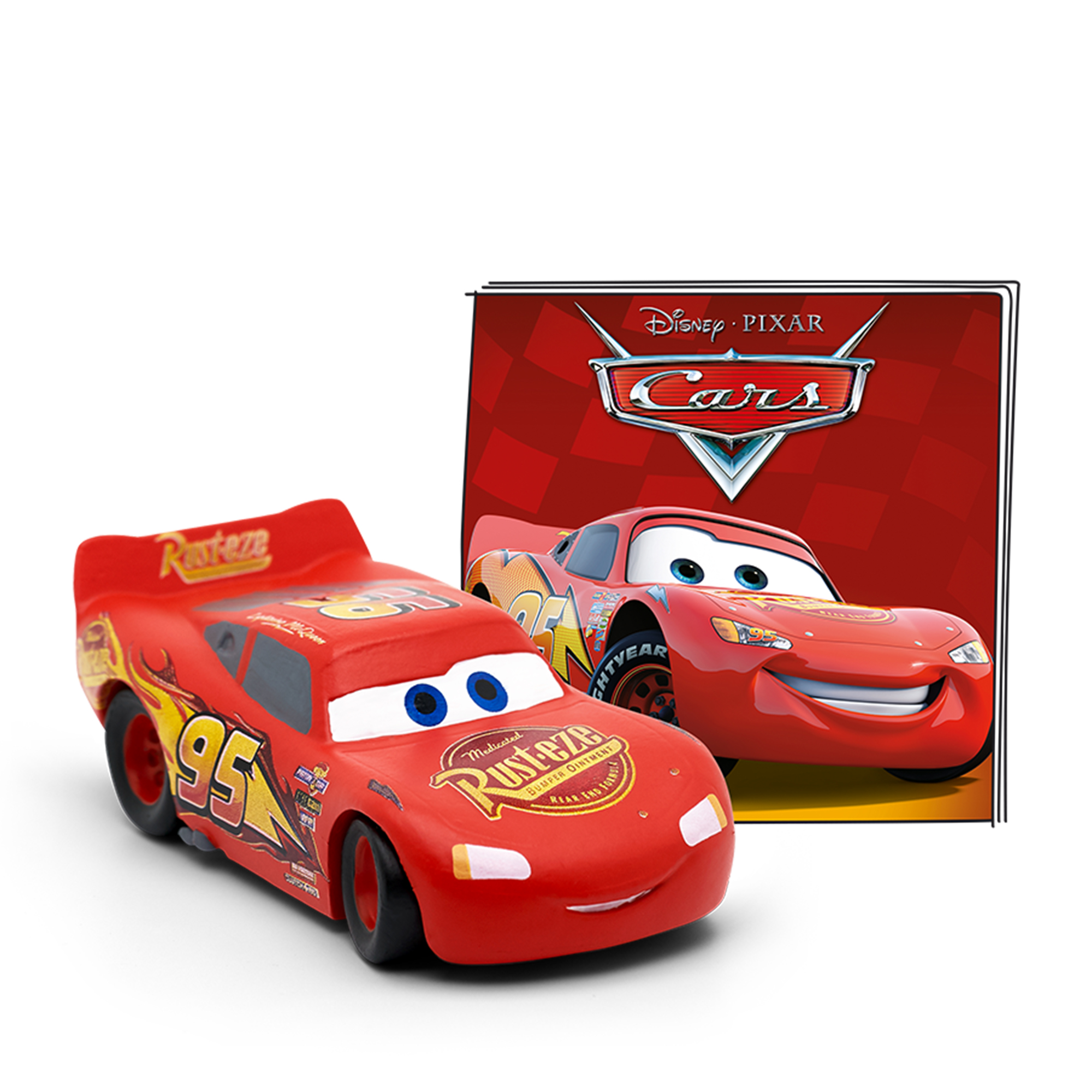 Zwei Spielzeugautos, eines links, und ein Buch mit dem Cars-Logo, auf weißem Hintergrund.