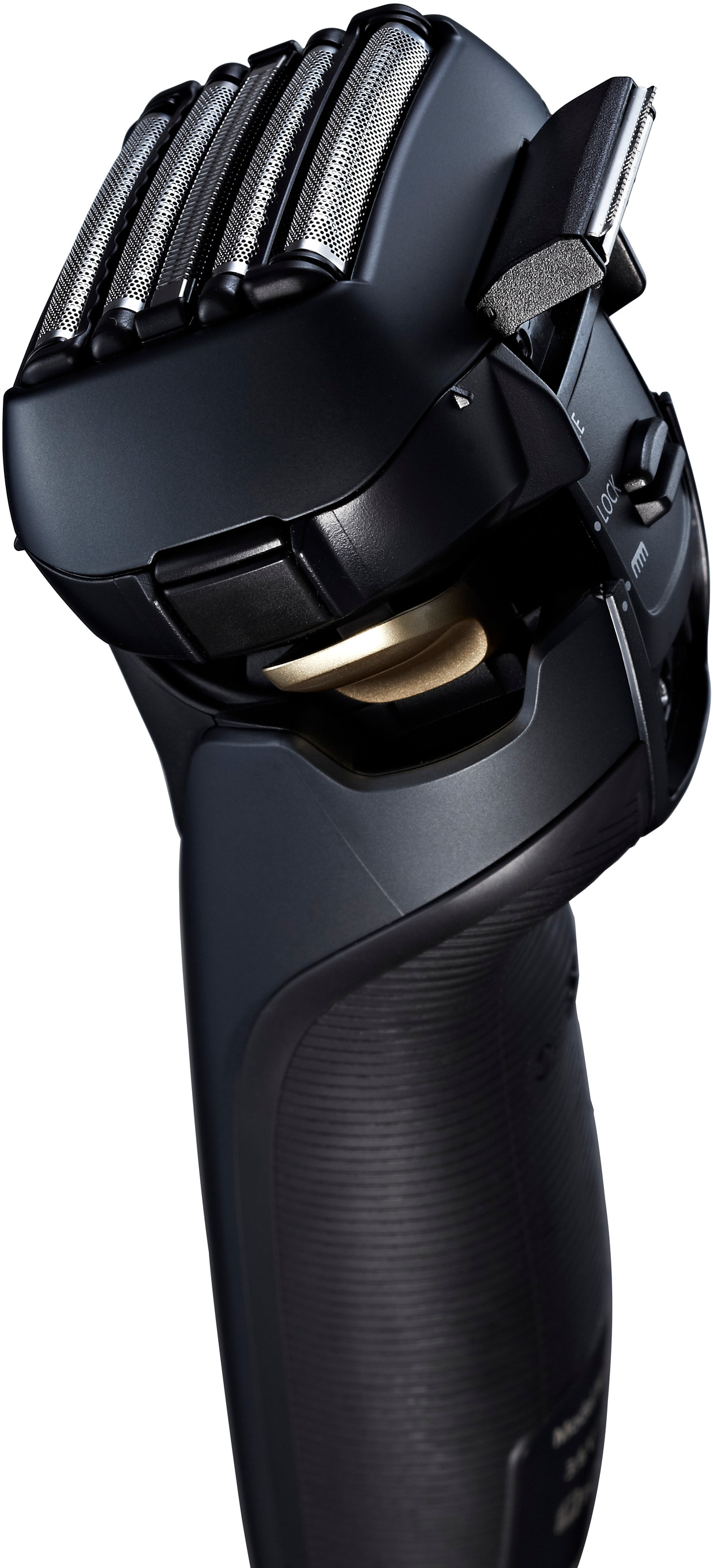 Schwarzer Philips Elektrorasierer, schräge Ansicht. Klingen sichtbar, Nahaufnahme, weißer Hintergrund.