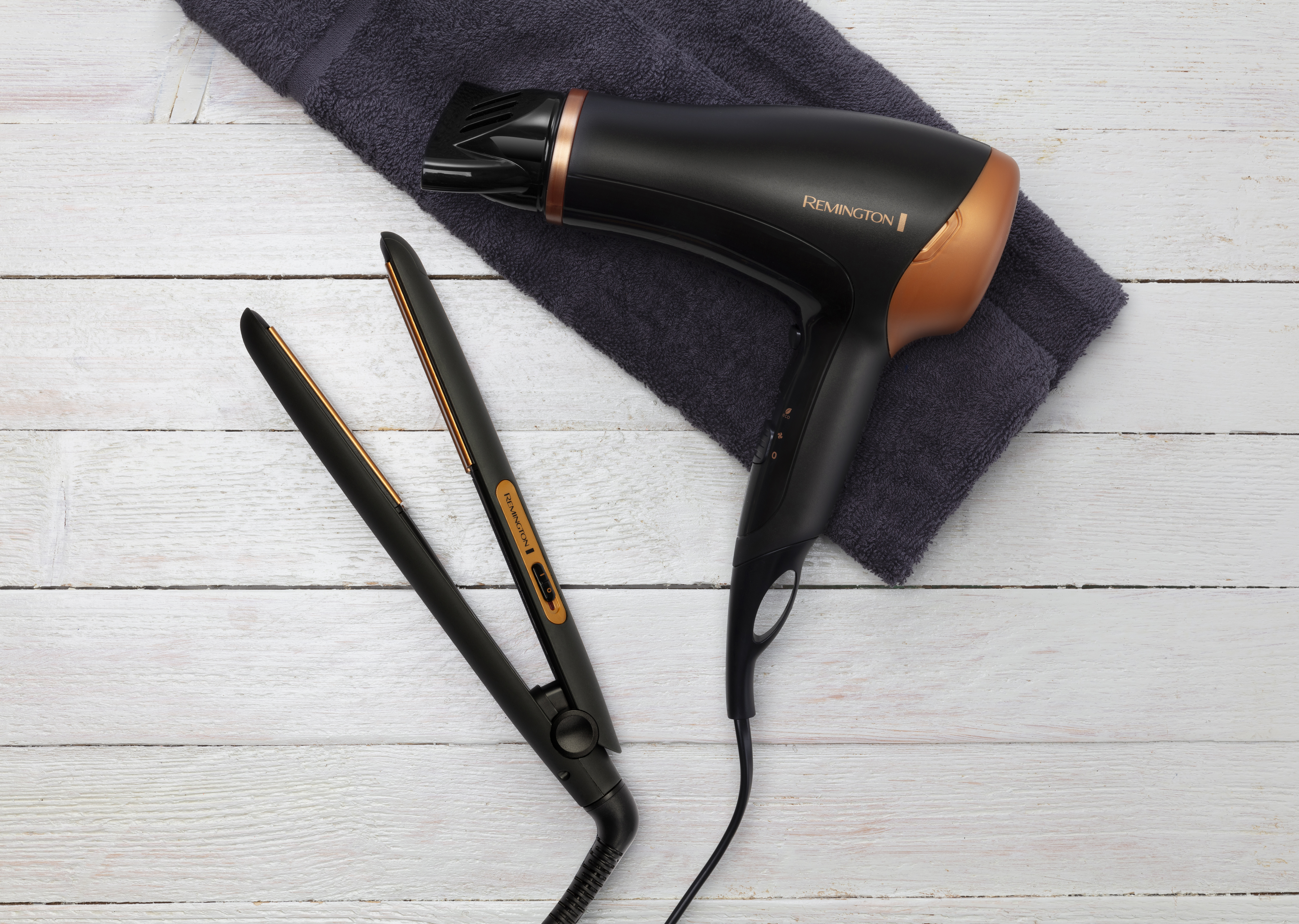 REMINGTON D3012GP Geschenkset Haartrockner und Haarglätter Schwarz (2200 Watt)