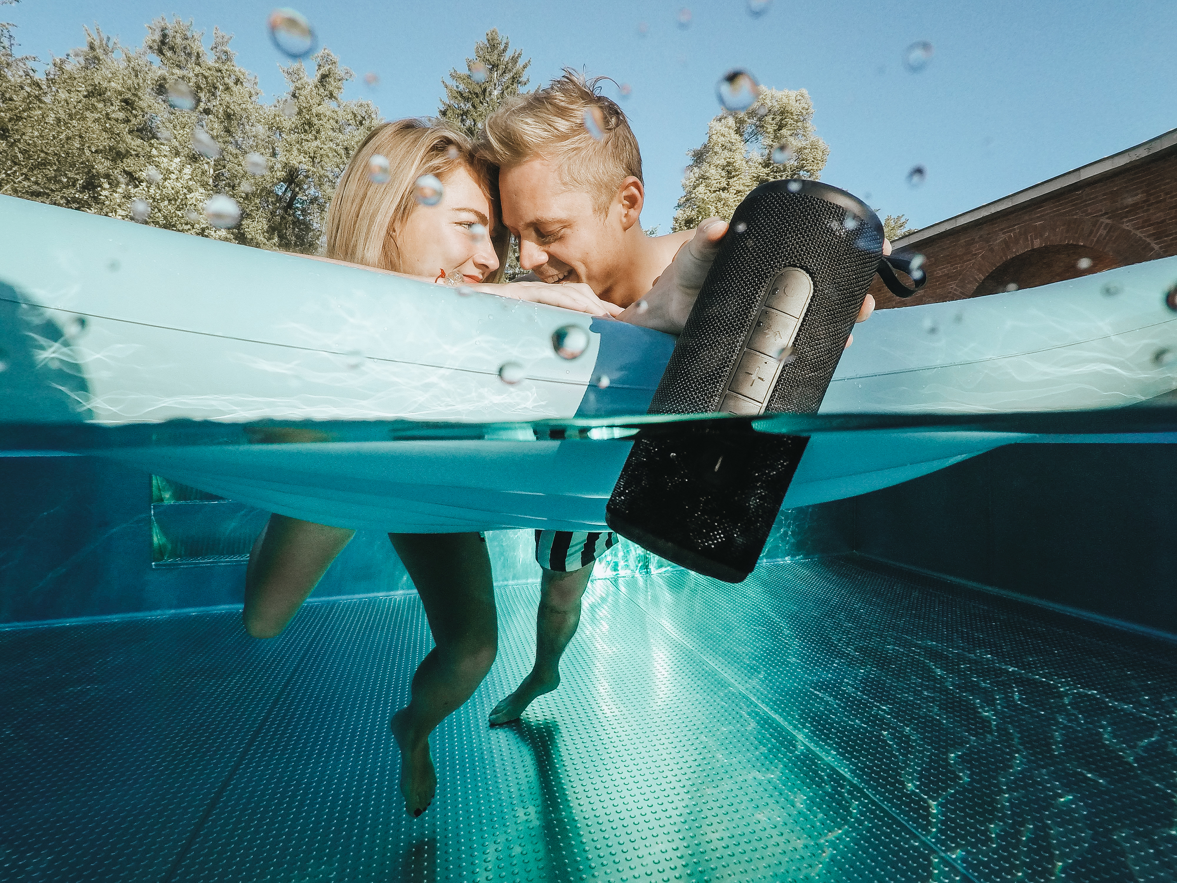 PEAQ PPA 401 BT-B Bluetooth Lautsprecher, Schwarz, Wasserfest