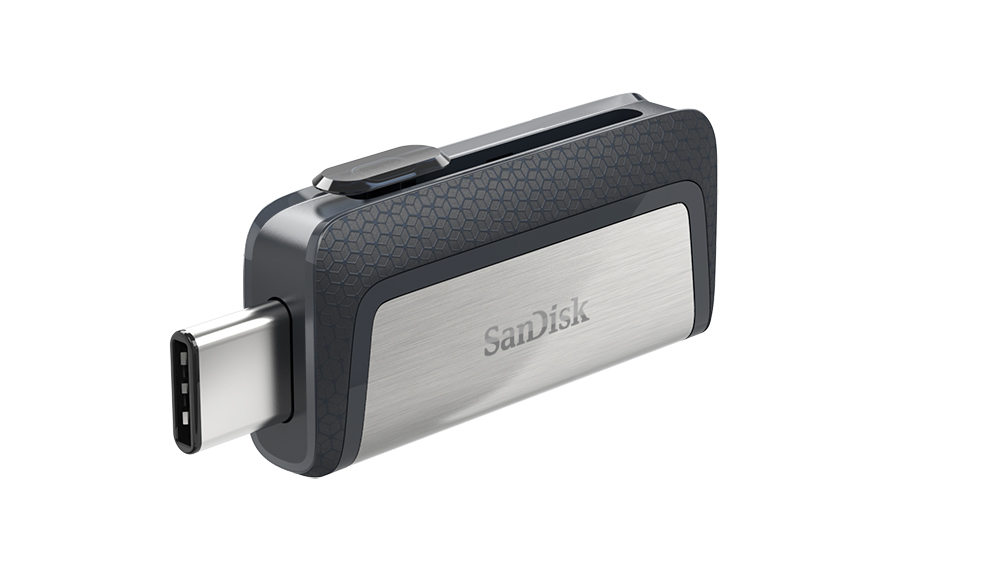Silbernes und schwarzes Sandisk USB-C-Laufwerk auf weißem Hintergrund.