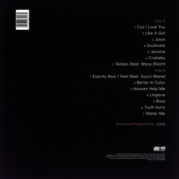 Rückseite einer Vinylplatte mit Titelliste und Credits. Schwarzer Hintergrund, weißer Text.