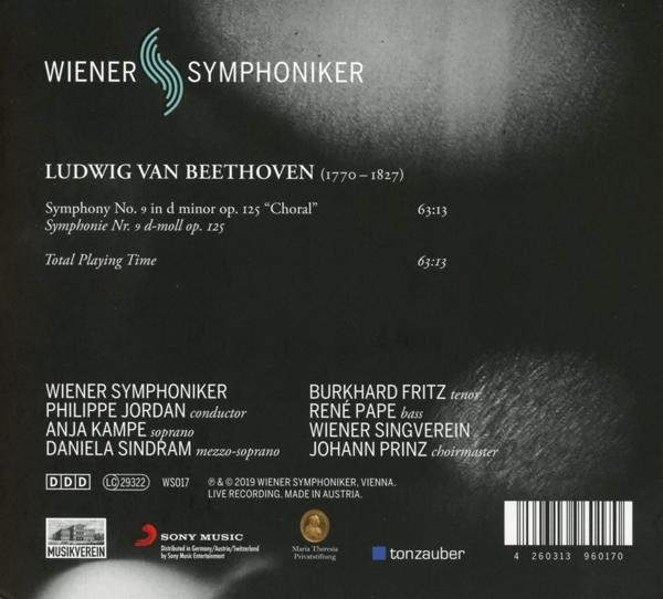 Rückseite einer CD-Hülle mit Text über eine klassische Musikaufführung. Enthält Komponisten- und Orchesterdetails.