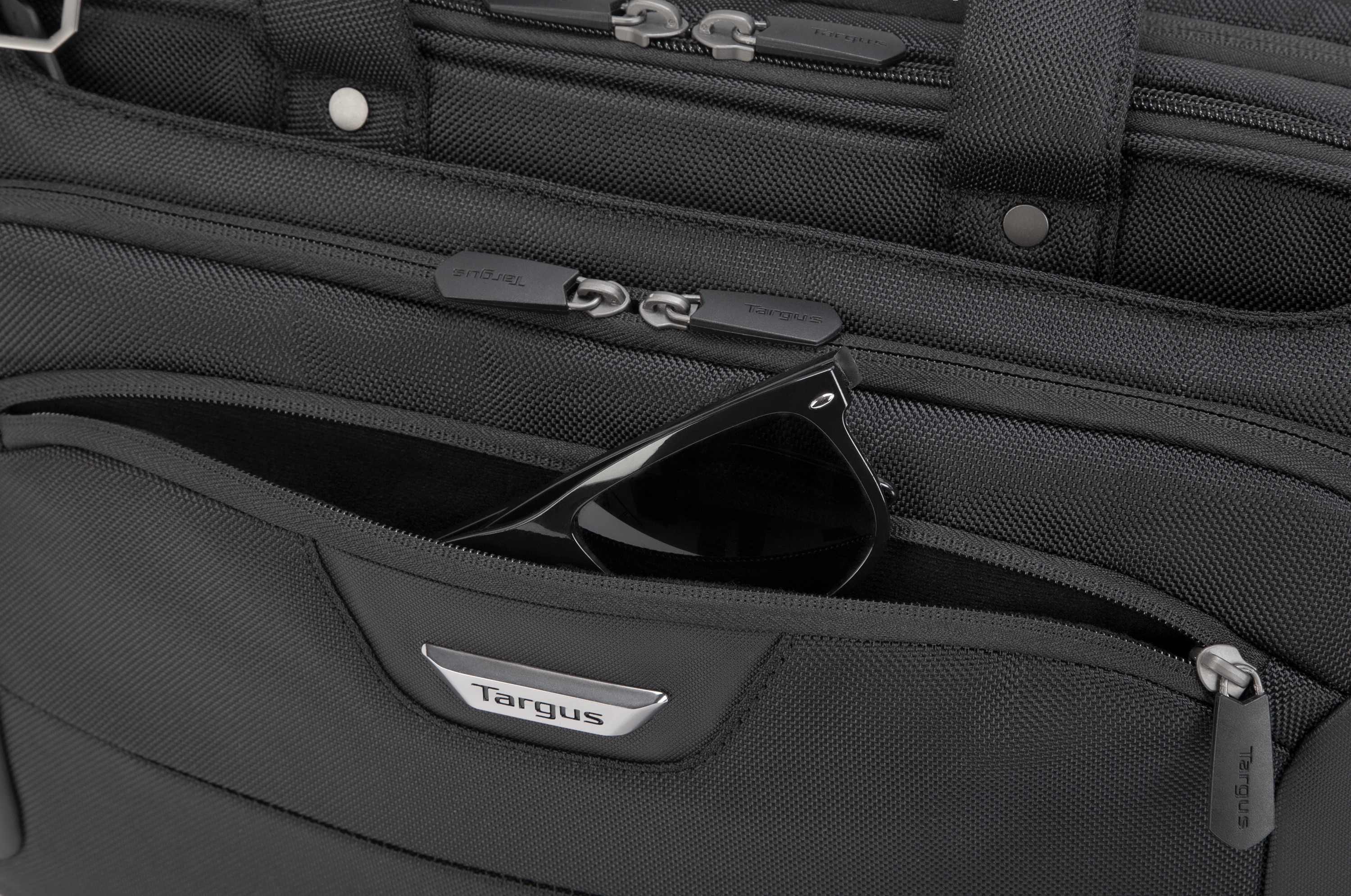 TARGUS Corporate Traveler Notebooktasche Aktentasche für Universal Strapazierfähiges ballistisches Nylonobermaterial nach Militärstandard 1680D – wasser- und verschleißfest, Schwarz
