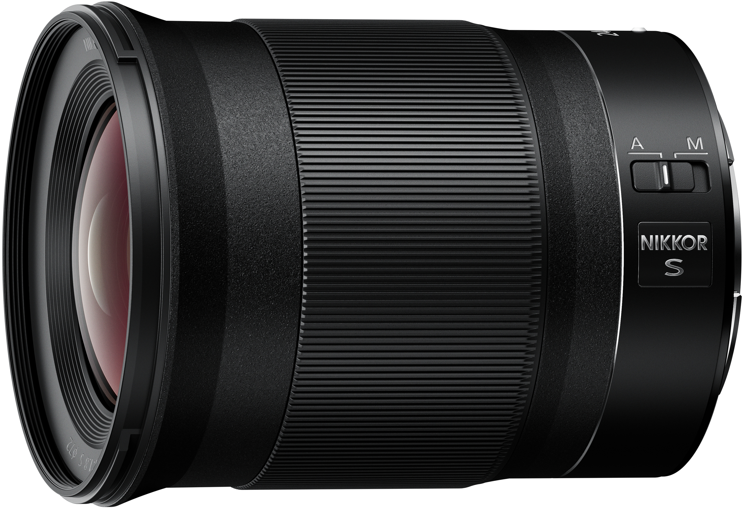 Nahaufnahme eines schwarzen Kameraobjektivs mit rotem Innenraum, 'Nikkor S' sichtbar.