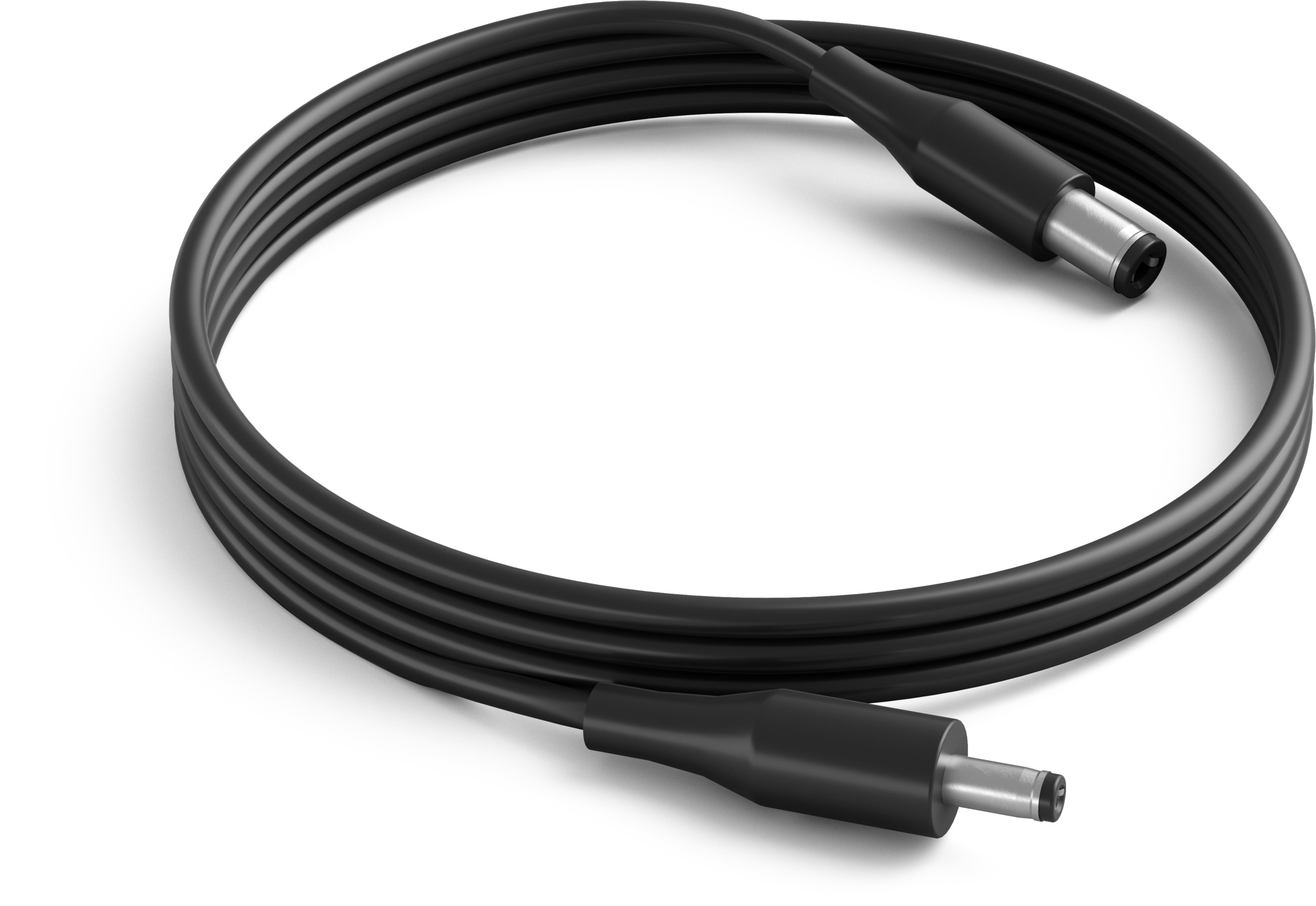 Schwarzes Kabel mit zwei Anschlüssen, auf weißem Hintergrund ausgelegt.