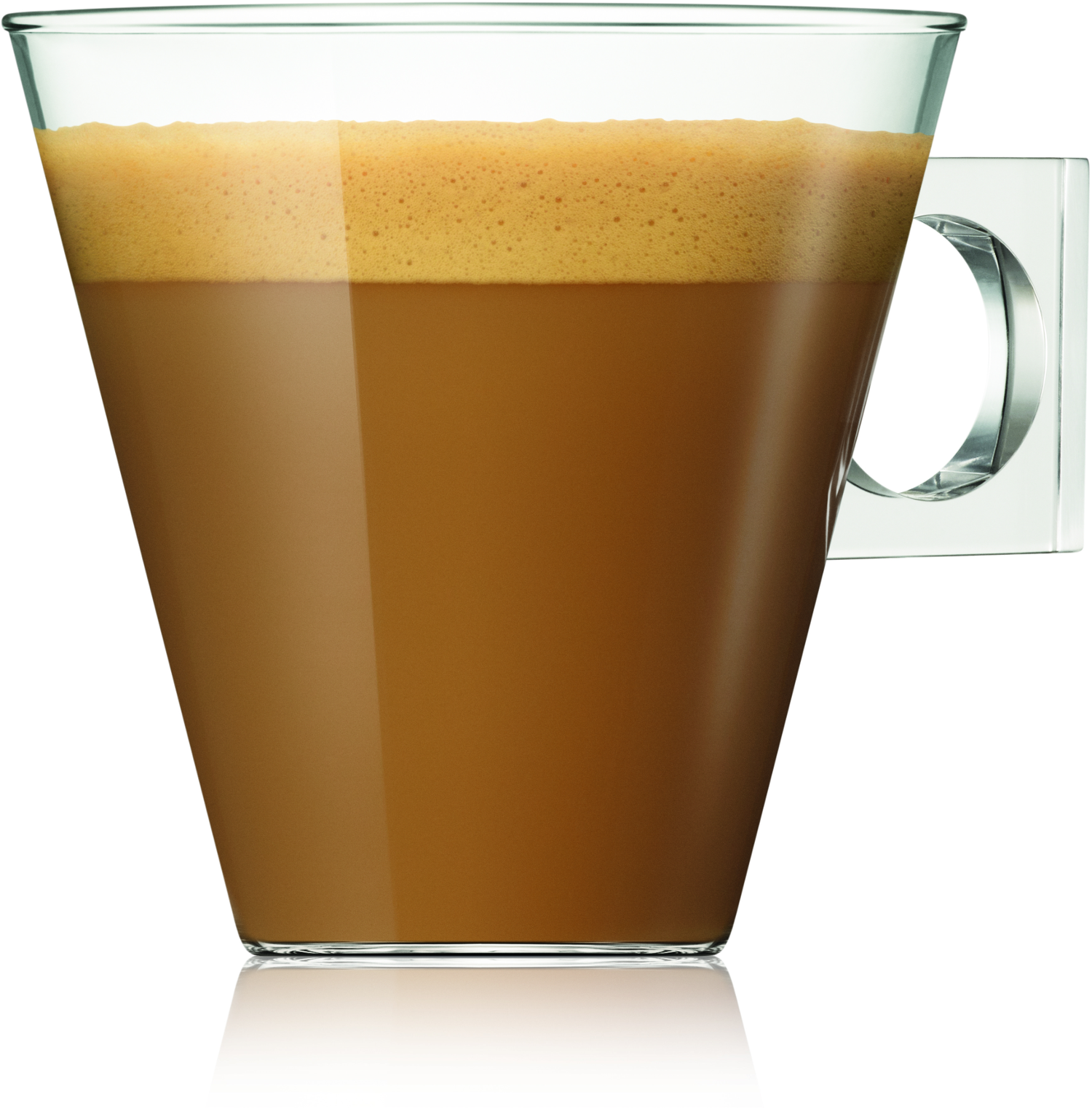 Un grand verre transparent avec du café et de la mousse, avec une poignée argentée.