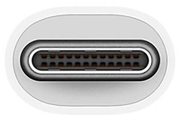 Vue rapprochée d'un connecteur de port USB-C.