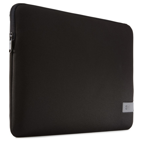 Una funda negra para portátil con cremallera y logo gris sobre fondo negro.