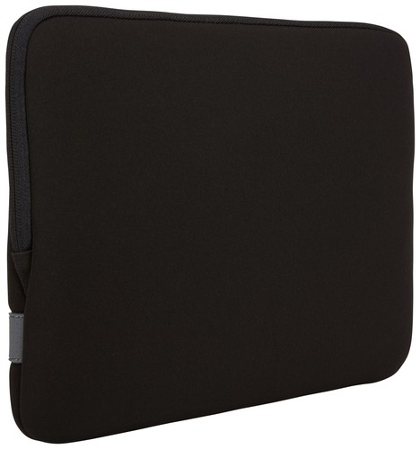 Funda negra para portátil sobre fondo blanco.