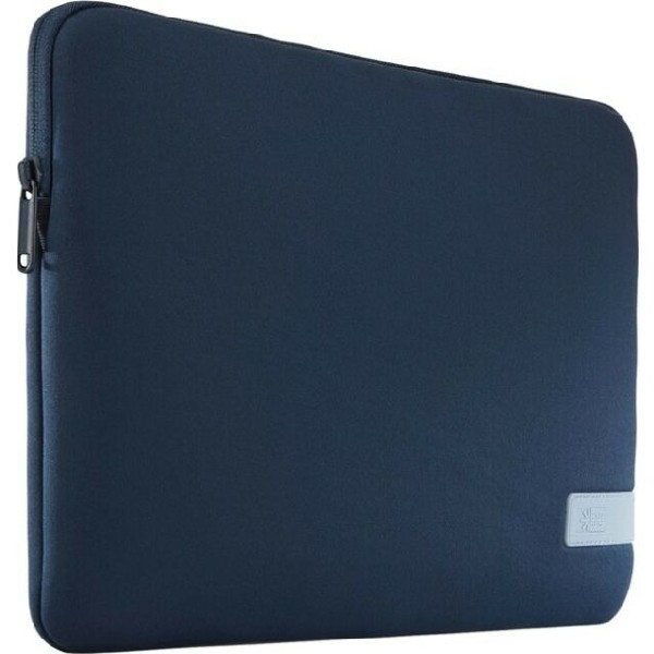 Funda para portátil azul marino con cremallera y etiqueta gris. Superficie texturizada.