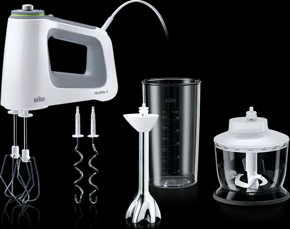 Mixeur plongeant blanc avec divers accessoires, dont un fouet et un hachoir.