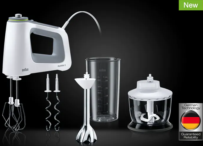 Mixeur plongeant Braun MultiMix 5 avec accessoires et un gobelet mélangeur.