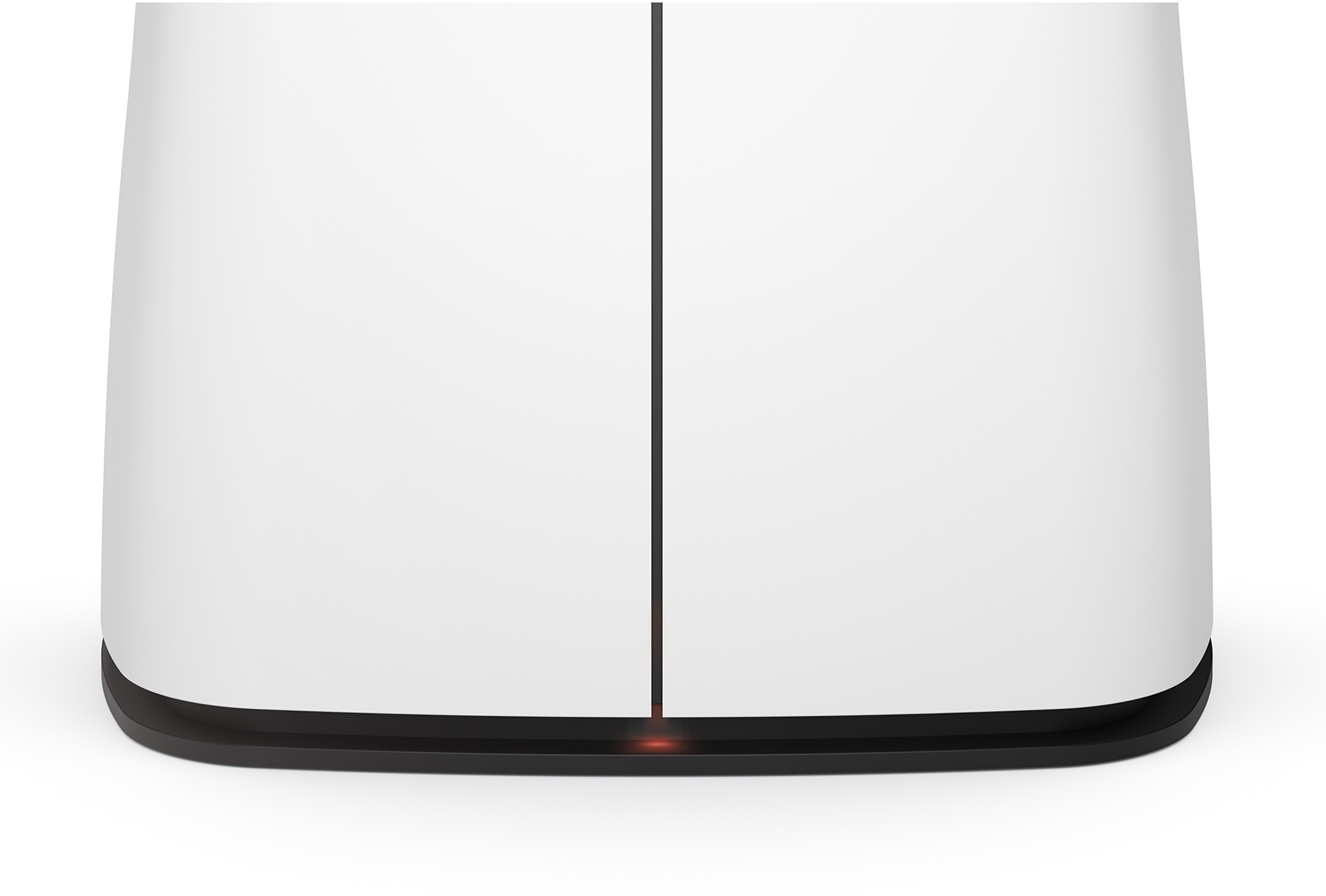 Ein weißer Router mit rotem Licht unten, auf weißem Hintergrund.