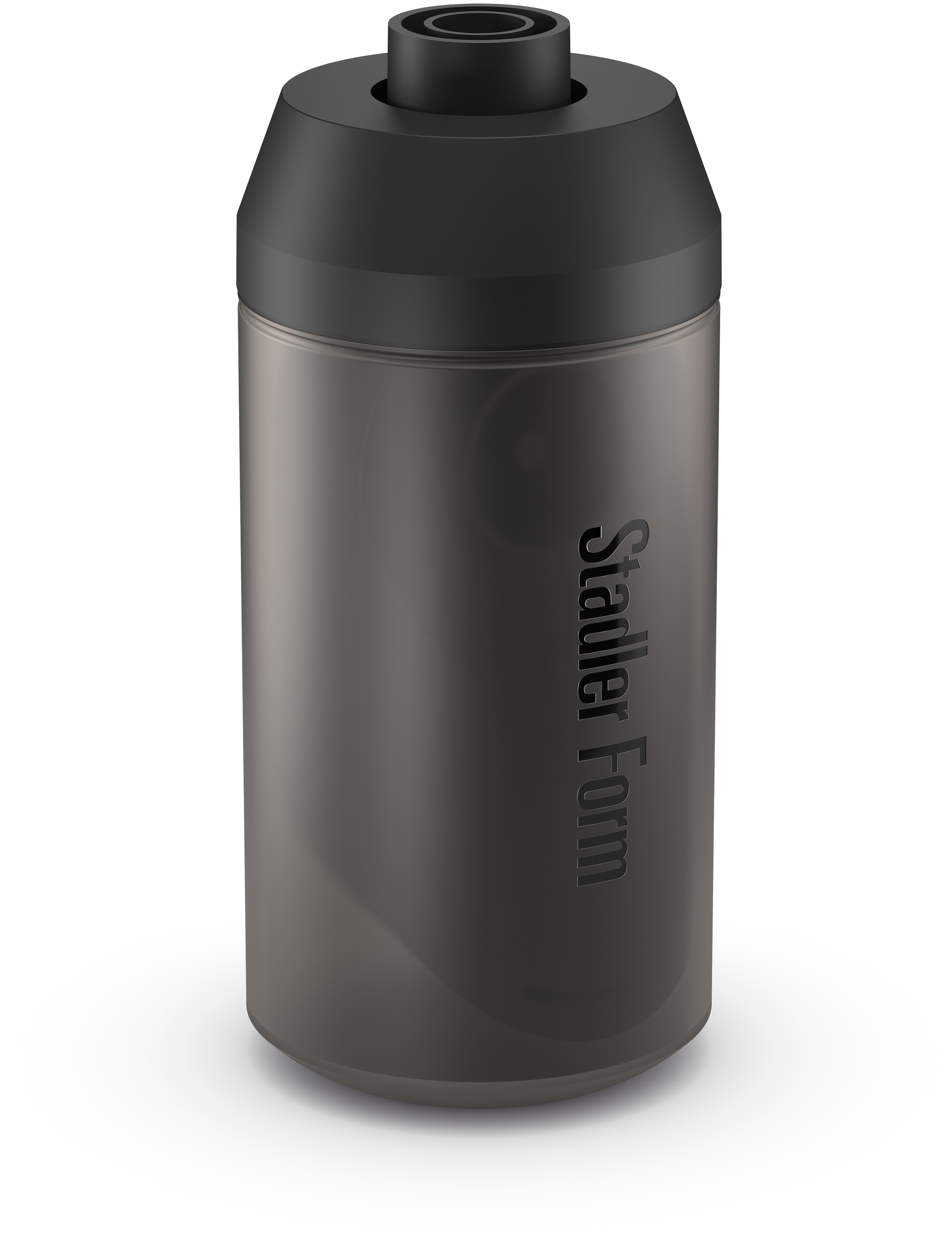 Dunkelgraue Stadler Form Wasserflasche. Der Markenname steht auf der Flasche.