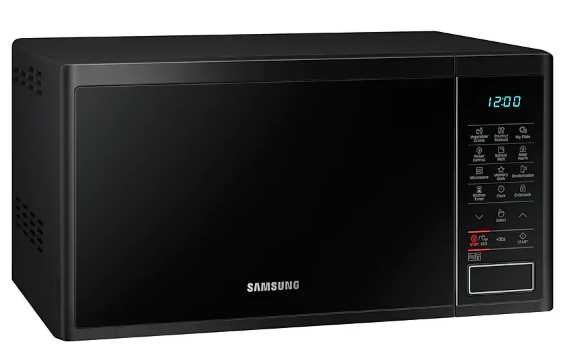 Beyaz bir yüzey üzerinde siyah Samsung mikrodalga fırın.