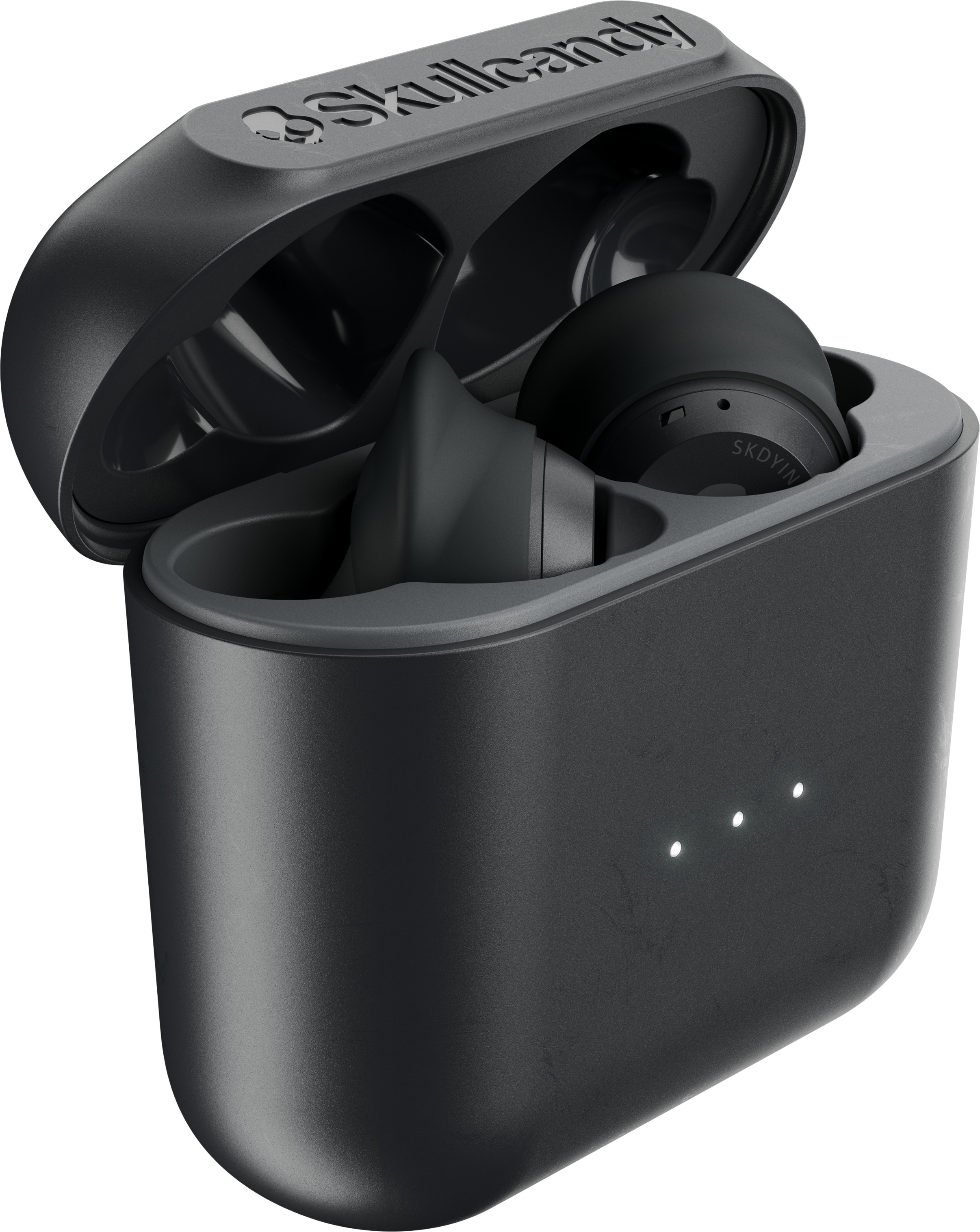 Schwarze Skullcandy-Ohrhörer in einem geöffneten Ladecase. Weiße Ladelichter sichtbar.