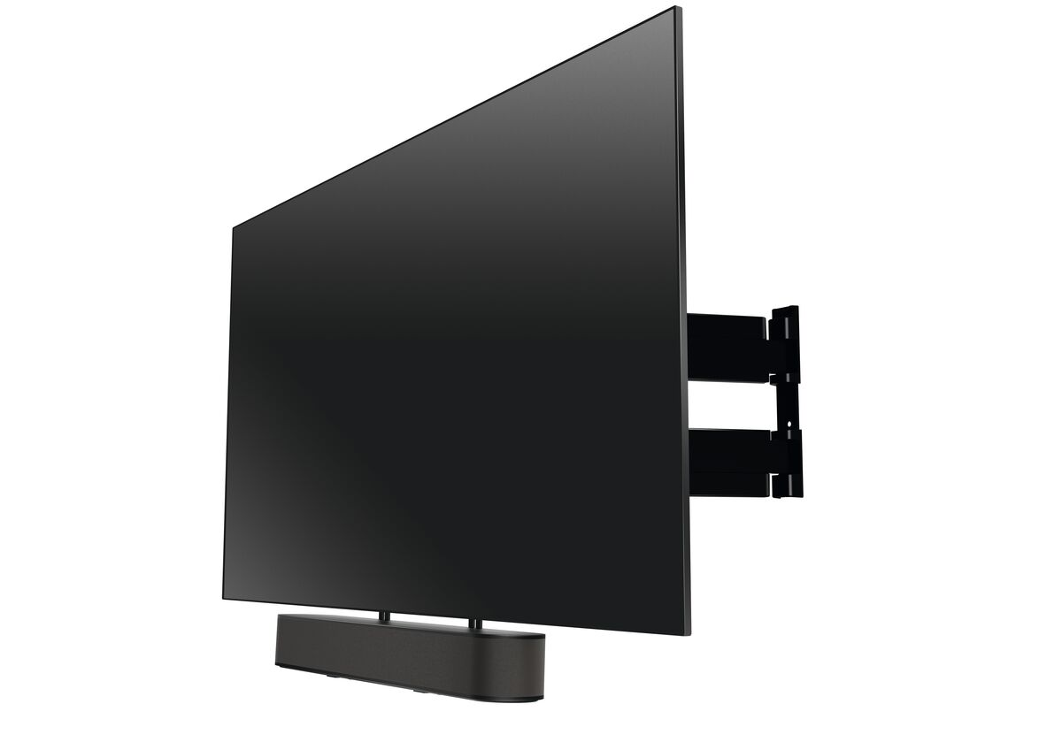 Großer schwarzer Fernseher an einer Wand mit einer Soundbar darunter. Weißer Hintergrund.