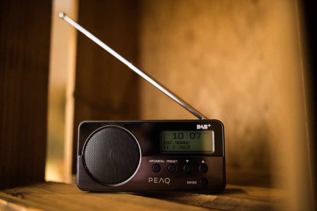 PEAQ PDR050-B rádió