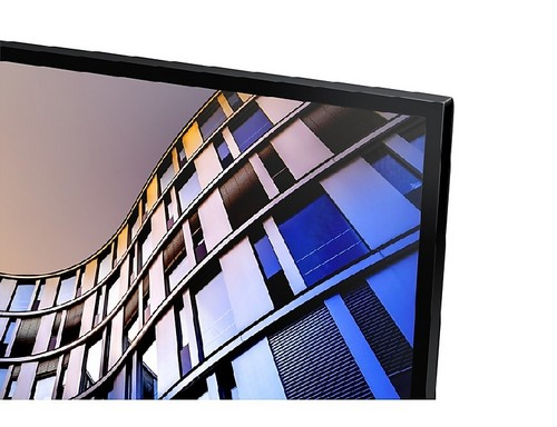 Primer plano de una pantalla de TV moderna.