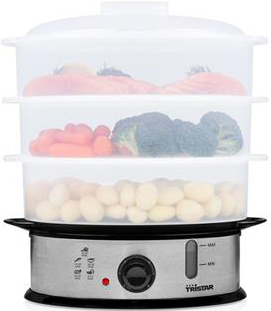 Una vaporiera a tre livelli con cibo. Sono visibili carote, broccoli e gnocchi.